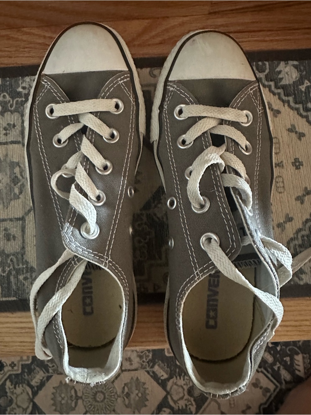 Converse All-Star Women’s Low Top Shoes Size 5